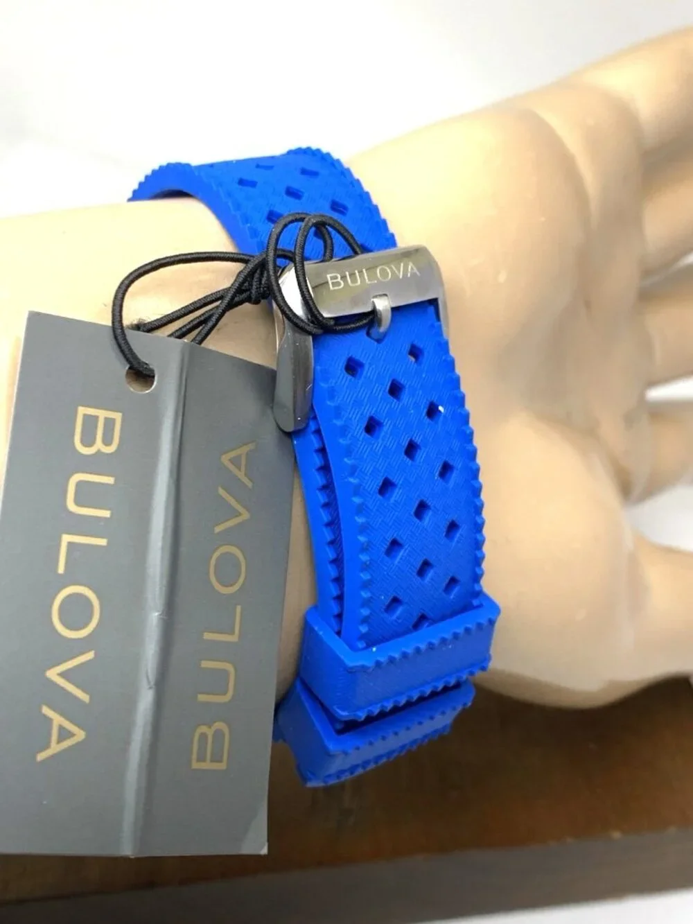 Bulova Men's Watch 98B445 Snorkel Blue Tang Fish Quartz Rubber Strap 41mm